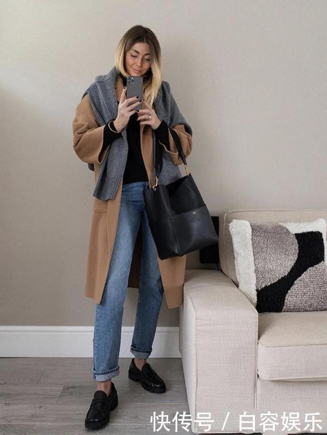 人人都会的“大衣配毛衣”,这位中年博主穿出高级感,优雅又舒适
