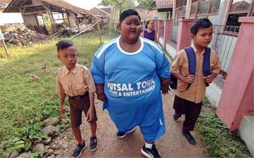 记得“世界最胖小孩”吗?十岁前383斤,如今减肥成“男神”