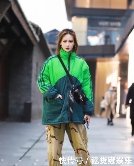 街拍柔美娇俏的小姐姐,仙女般的气质,哪一位最美