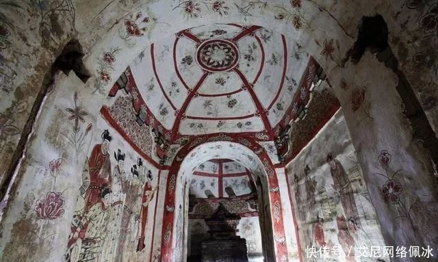 墓室|考古专家发现一千年古墓,墓中发现一桌酒席,还有一整碗板栗