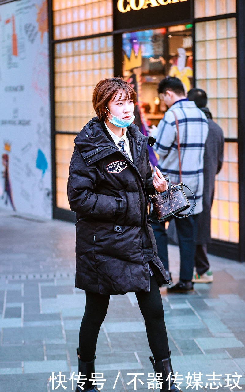 穿搭能够|街拍:时尚其实就像空气一般潜移默化的存在在我们身边