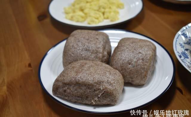 晒两口子的早餐，两种不同的口味，都好吃又营养，网友：家的味道