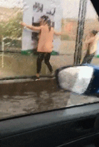 |搞笑GIF段子:妈妈,我不要学拳击,有个女孩老打我