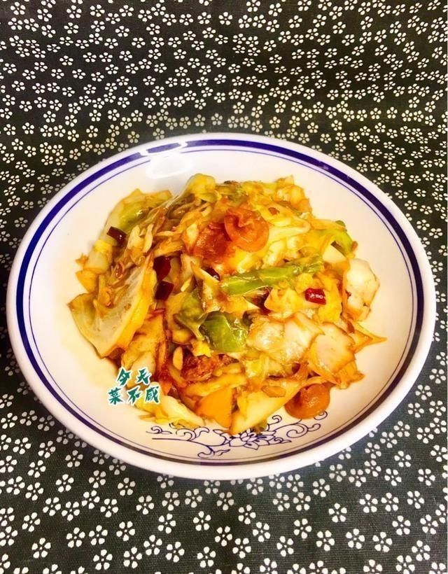 炒成|包菜的做法非常简单,但炒成大厨师的味儿来,你得那样做,必须这两步