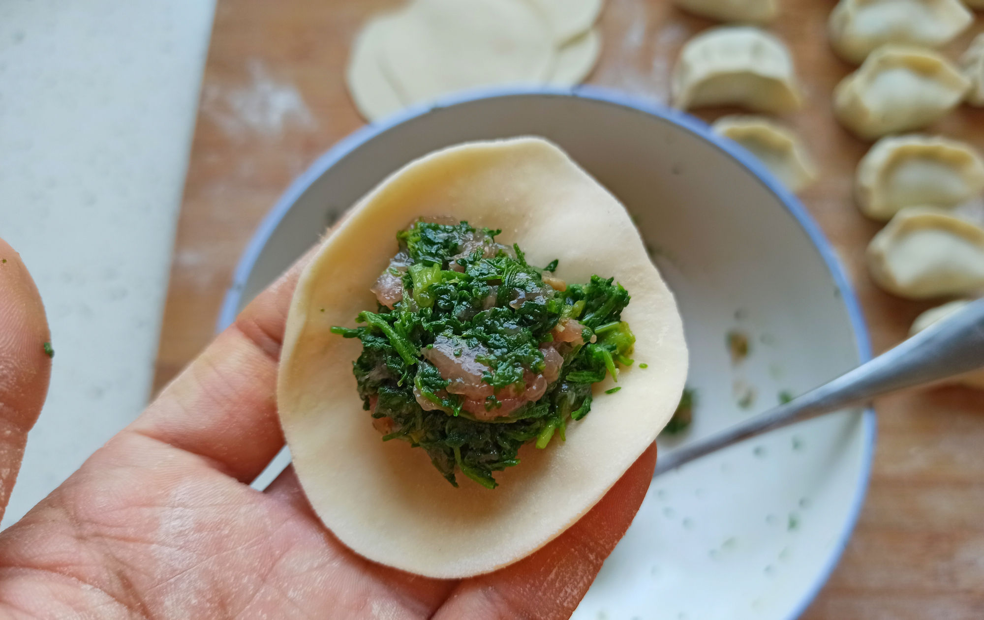  麦蒿|春天的野菜我只认它，做成饺子馅真香，鲜嫩多汁，城里人很少吃过