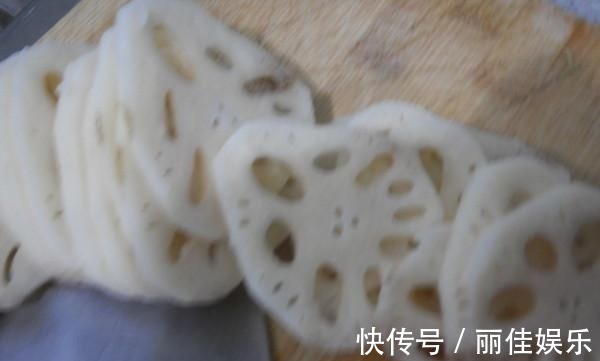 朵形|木耳加一物,金子都不换,常吃排出体内毒素,大肚腩悄悄不见