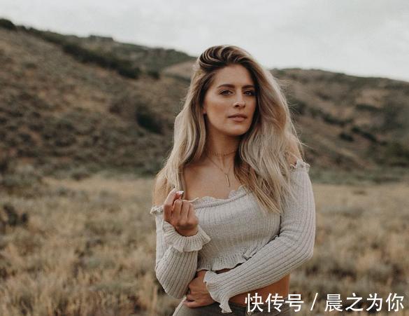 普拉提|健身网红Whitney Simmons,凹凸身材让人艳羡,全靠自律的生活