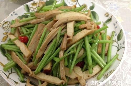 神农本草经|钙含量达牛奶7倍，过去拿去喂猪，如今成稀罕野菜，煎鸡蛋最美味