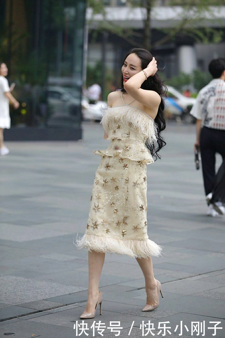 超级自信的80后辣妈,精致优雅又显女人味!