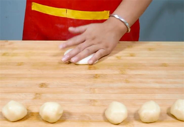 烤箱|这饼我家一周做三次,酥得掉渣,咬一口满嘴香,比蛋黄酥还好吃