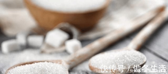 饵料|鲫鱼鲤鱼不咬钩只要在饵料中加点它,压根不担心没鱼上钩