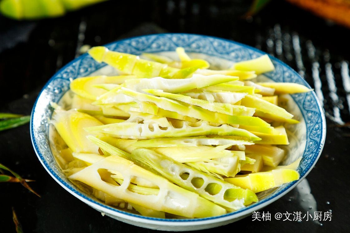 油焖春笋，炒前需要焯水吗？教你一招，色泽诱人，脆嫩鲜香不油腻