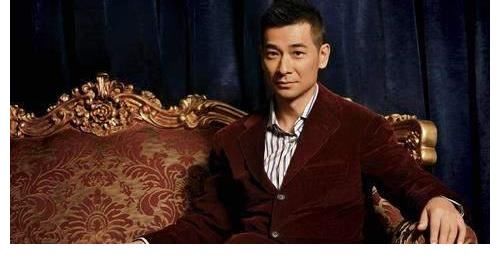 《披荊斬棘》《追光吧》兩大節(jié)目組互相嘲諷，不斷曝出嘉賓黑料