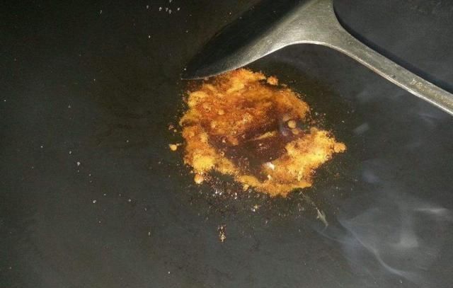 教你炒糖色的正确方法，这样炒出的糖色不发黑不发苦，味道更好