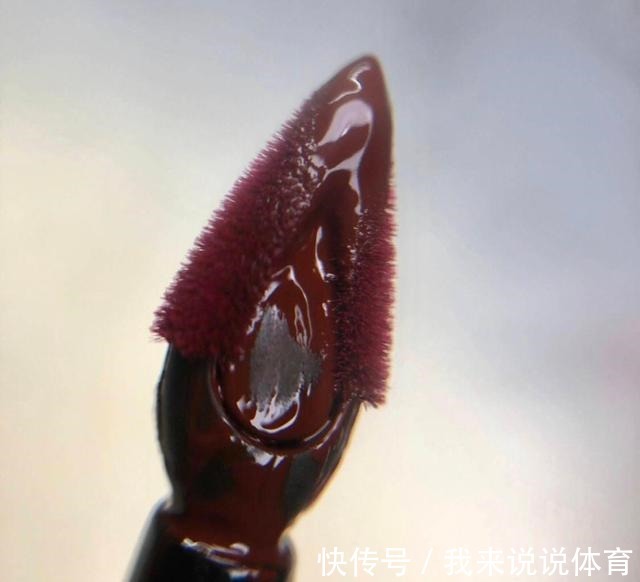 润唇膏|总有一些很微小的细节,比外形更能决定我们的气质!