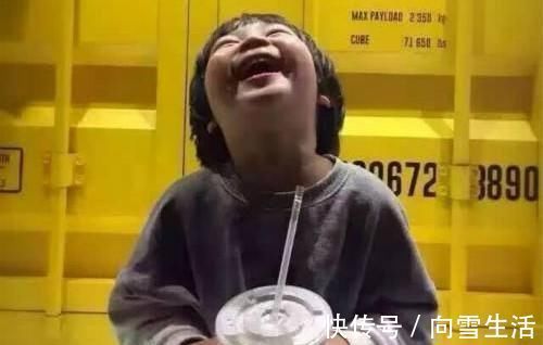 孩子|“孩子喝你口饮料能咋的”奶奶无理护娃,女孩怒怼我有肺结核