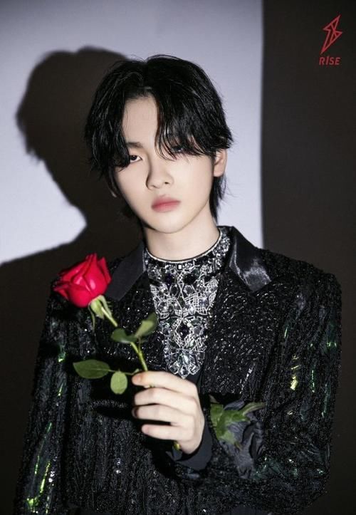 哇唧唧哇本周行程出炉：R1SE全员录制团综，硬糖少女时尚资源满满