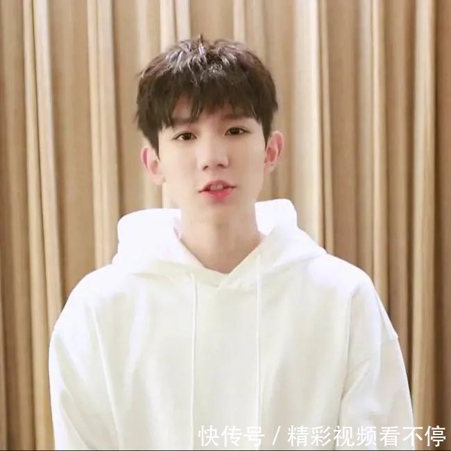 不做藝人的時候最想做的是什么？楊穎：賣面包。王源：開火鍋店