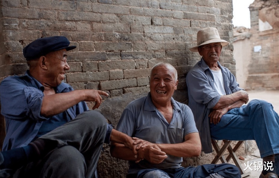 农民&油画《父亲》当年为参选,作者添了支圆珠笔,为何被认为是败笔