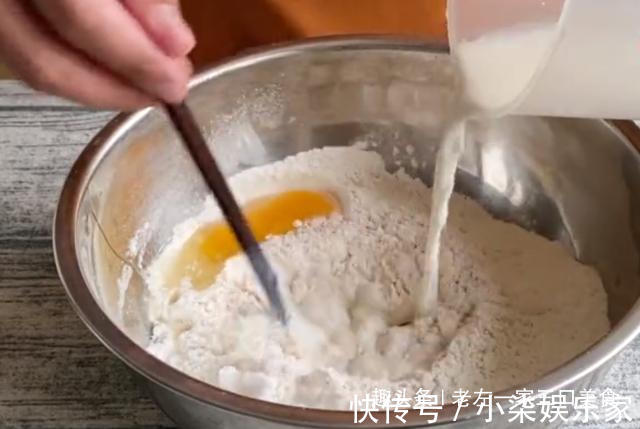 懒人面包,不加黄油不用揉出膜,1个鸡蛋半碗面,教你在家做