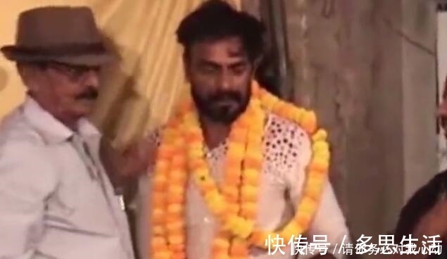 顾客|印度男子用嘴巴代替剪刀,这样理发头一回见,顾客多到排成队