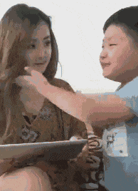 |搞笑GIF:老哥你这么做对得起你后面的兄弟吗?