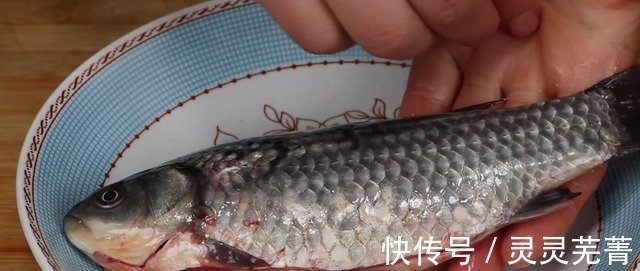 才知道去鱼鳞不要用刀,加一个塑料袋,又快又干净,这方法太棒了!