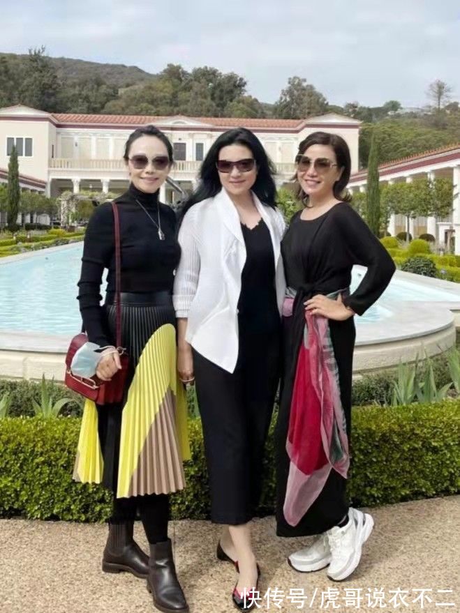 白色系|这位“妈妈辈”好会穿，4个技巧打造优雅气质，美成穿衣典范