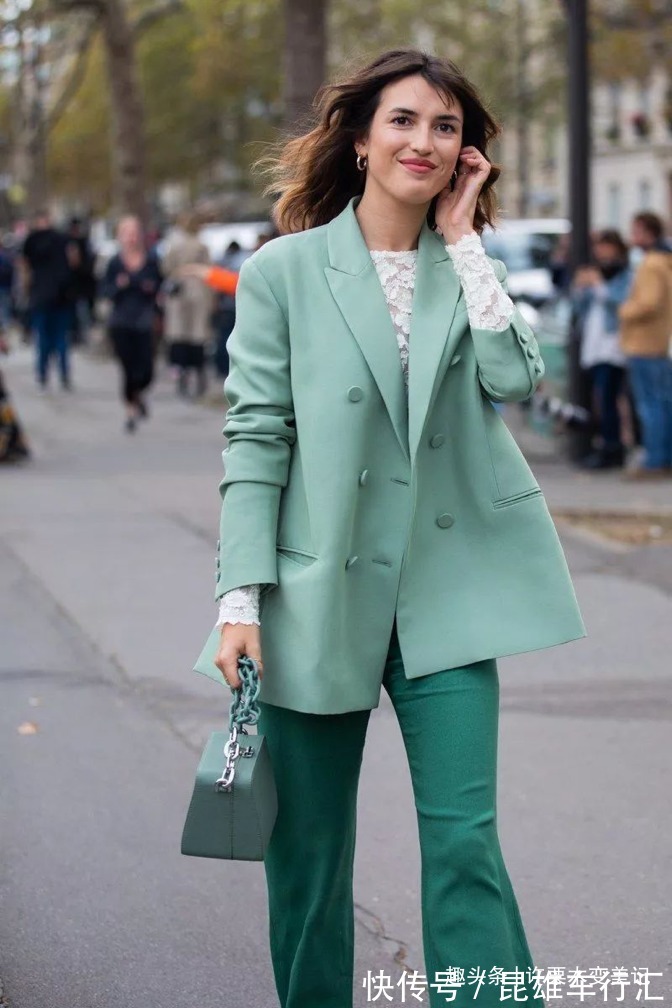 精髓 同色系很显高级?不掌握这3个“搭配精髓”,显土还显胖