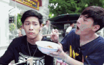 |搞笑GIF段子:人生处处是惊喜呀,意外不