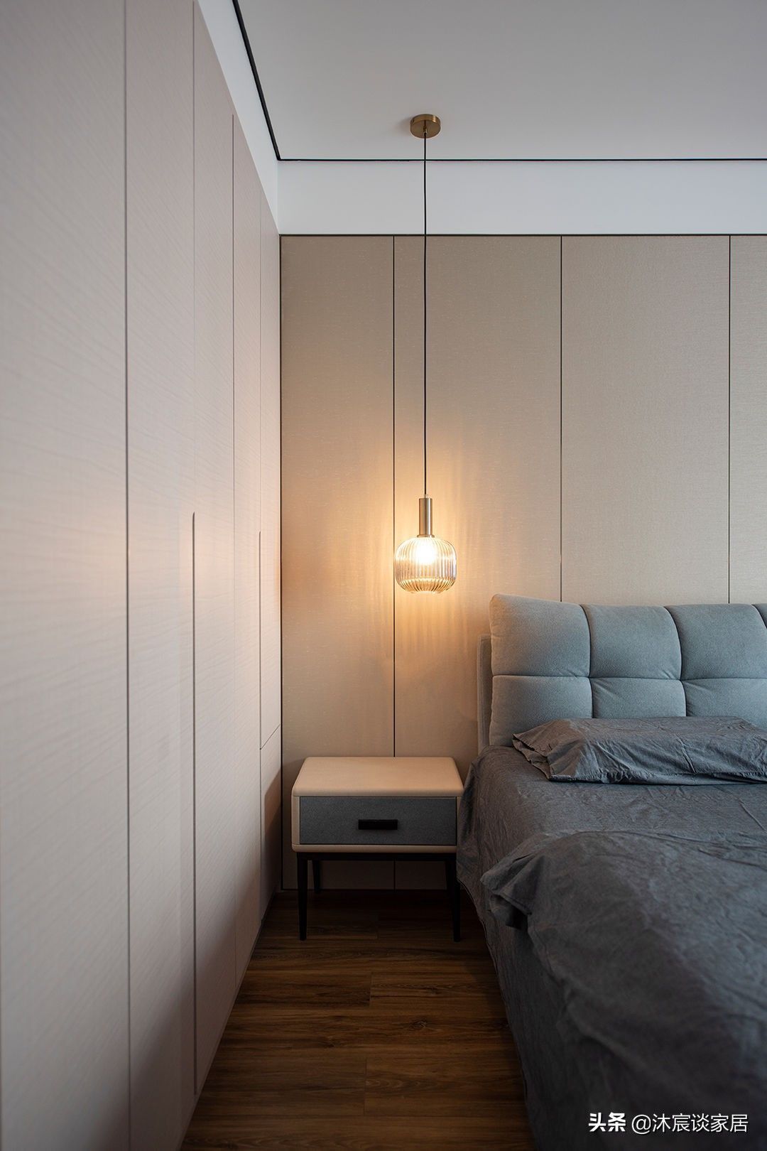 过道|灰色地砖+暗藏踢脚线，真的是好看又好打理，我下次装修也要这样