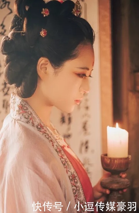 诸侯|褒姒为何不爱笑?使得周幽王“烽火戏诸侯”,最终造成悲剧。