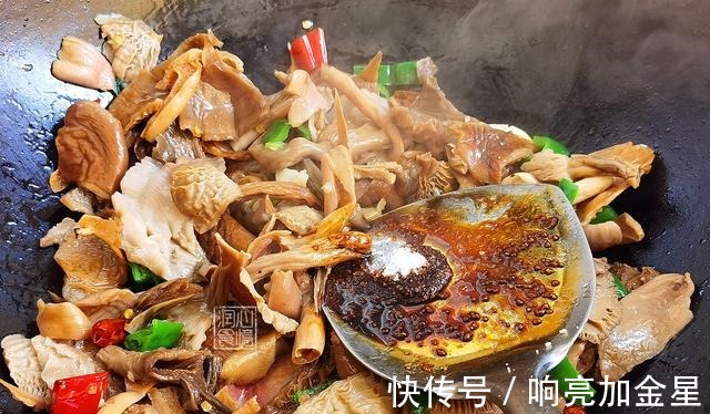 农村岳父寄来一大袋菌菇干，炒了一盘晒朋友圈火了，电话响个不停！