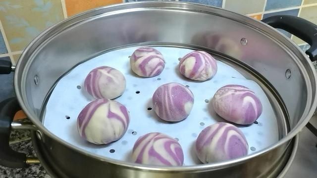 用黑豆做一锅包子，拿它当早餐主食，营养又好吃，全家都爱吃