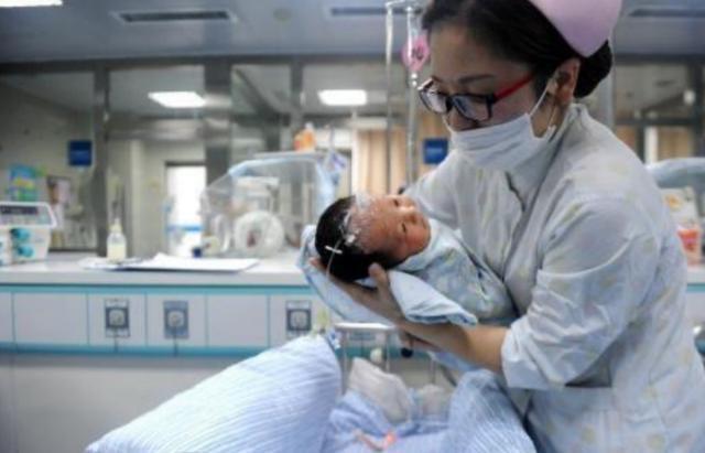 谐音|爸爸给孩子取名“王奈”,护士意外打错名字,宝妈笑了:不改了