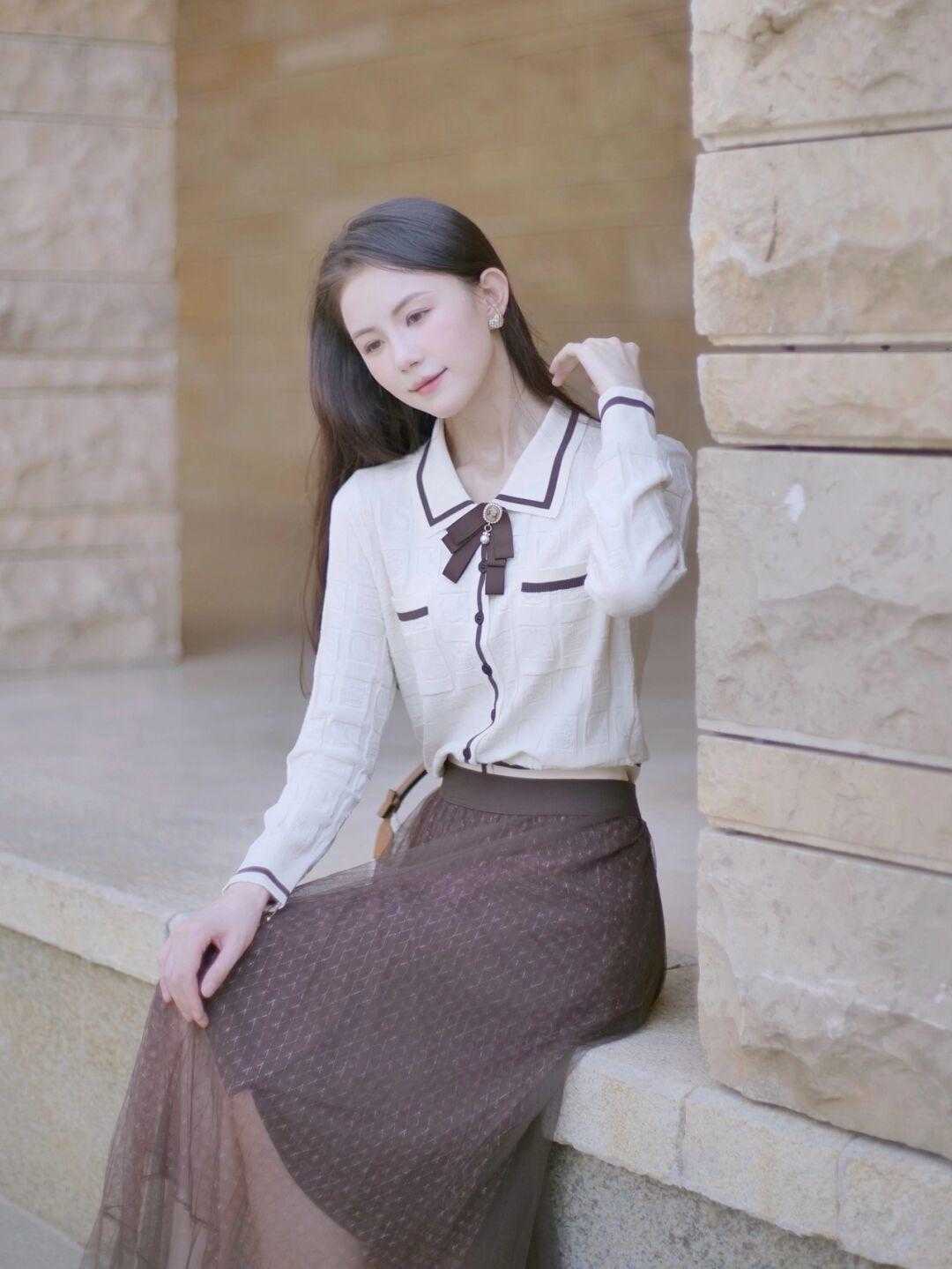 直筒 别老穿蓬蓬网纱裙了!今年流行的“直筒网纱裙”,上身唯美又显瘦