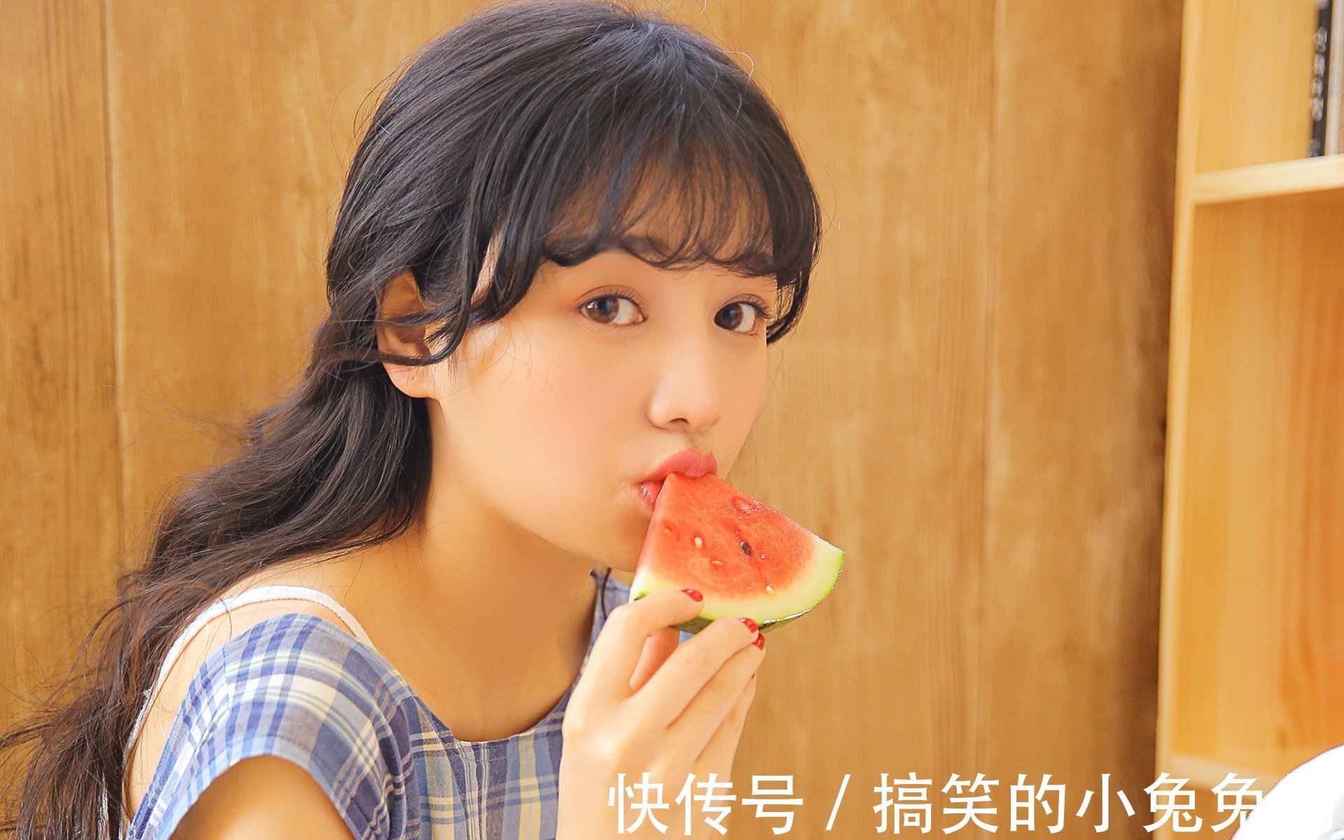 |搞笑GIF段子:神演技!不得不佩服大姐的反应!