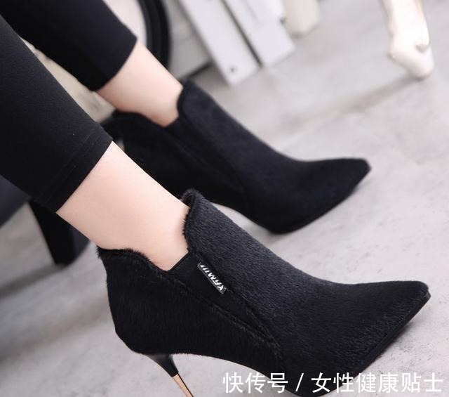 欧美 细跟尖头马丁靴,明星们都离不开,穿出自信和高贵的气质!