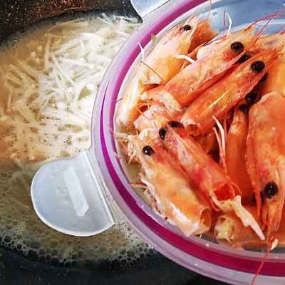 虾油菌菇豆腐煲