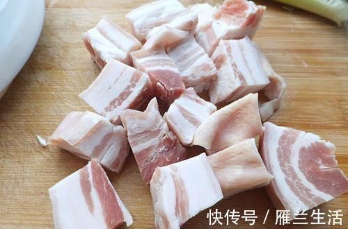 做红烧肉,这2种调味料一定不要放,否则肉柴还不香
