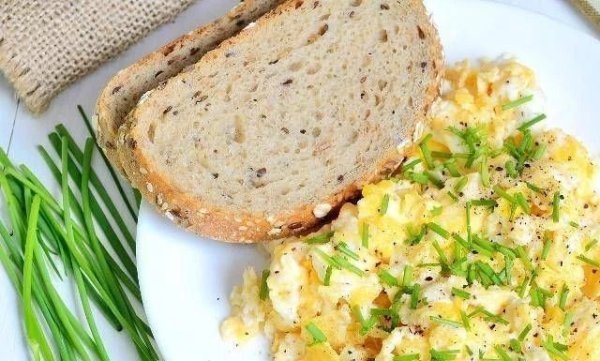 炒韭菜别急着往锅里倒,添加另一个步骤,韭菜又脆又好吃