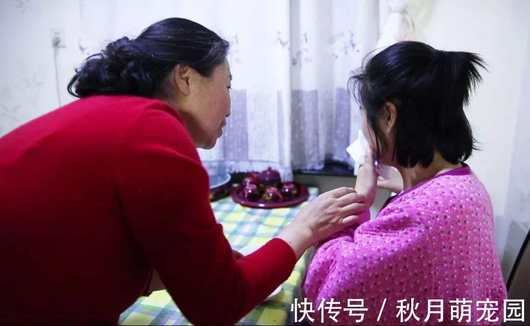 母乳喂养|母乳过稀是没营养吗?宝妈偷喂被婆婆嫌弃,两大类奶水要分清