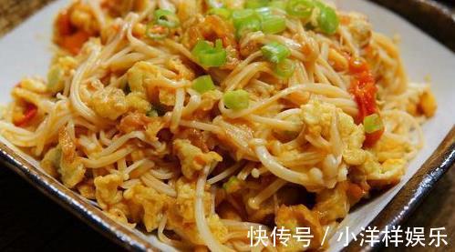 金针菇和它炒绝配了,隔三差五做一次,儿子每次吃完一大碗米饭