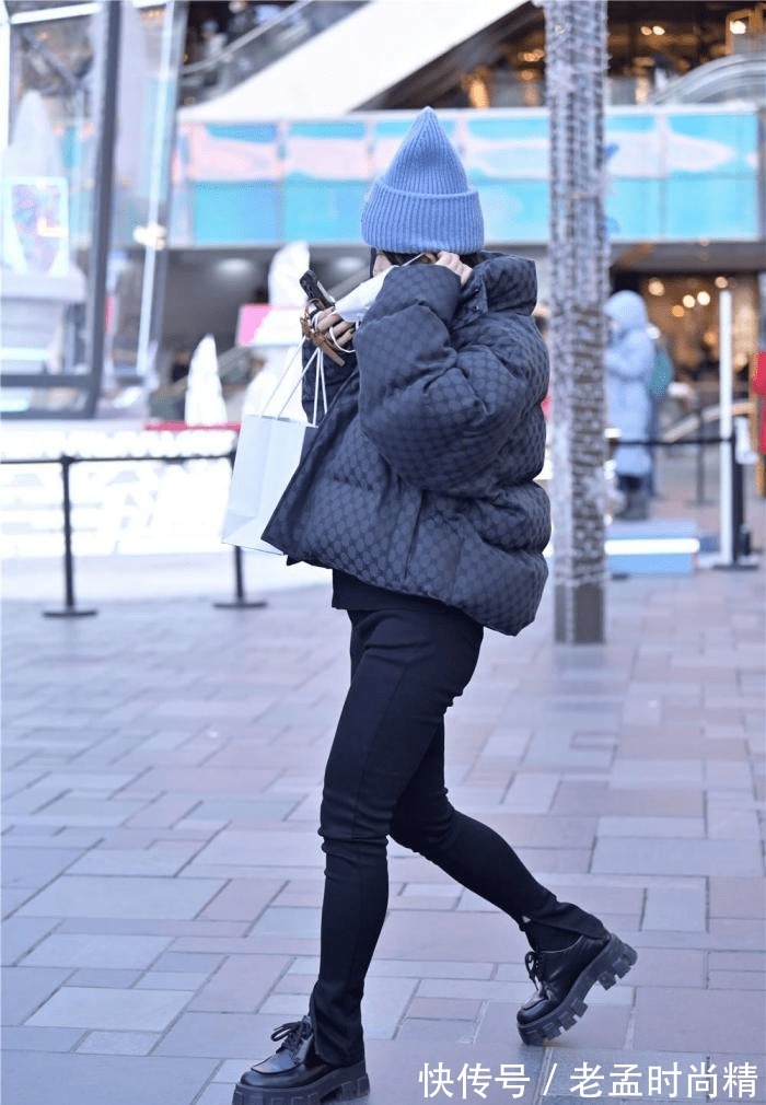 时尚 冬季搭配短款羽绒服,更有层次一些,穿出独特的时尚感觉