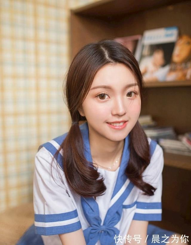 |搞笑GIF图:美女扔捧花的技术不错啊,后面没一个人接到