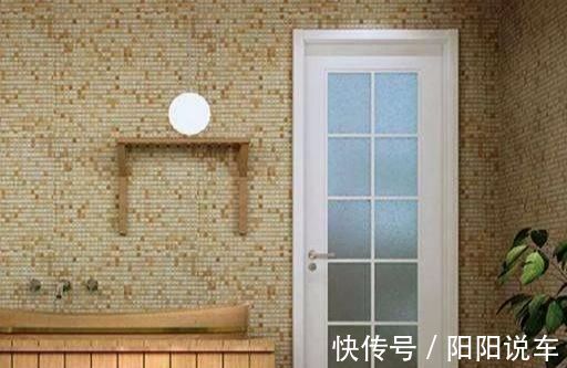 木门|一旦发现工人这样给你装卫生间门,马上喊停,不然后悔的就是你!