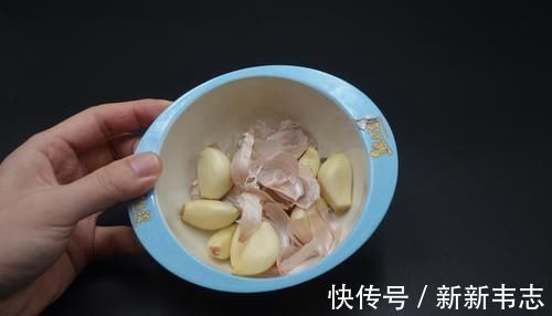 今天才知道,大蒜身上有机关,轻轻一碰蒜皮自动脱落,真的涨知识了