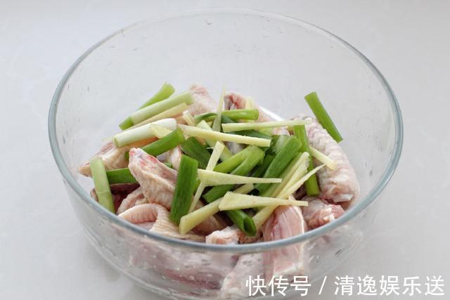 玉米淀粉|教你做菠萝咕咾鸡翅,菠萝处理有技巧,酸甜香嫩才够味