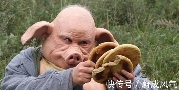 姓氏$一个十分尴尬的姓氏,大家都不好意思读出来,年轻人都偷偷的去改姓