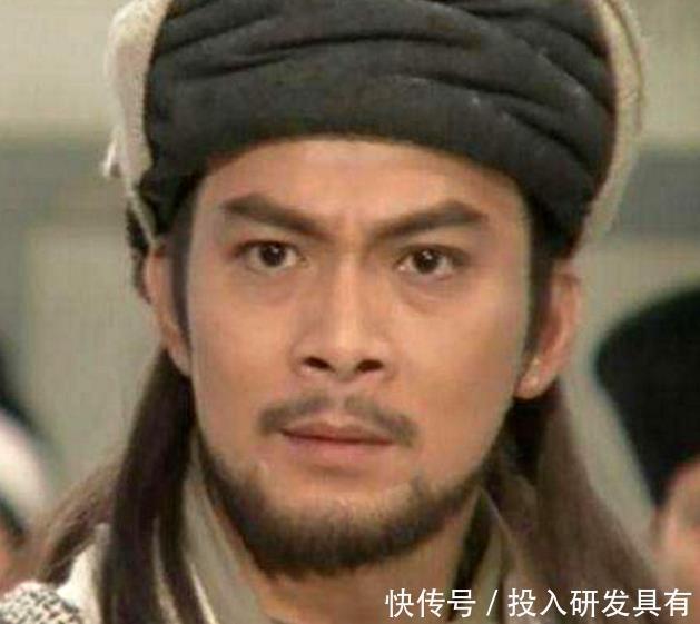 版本的乔峰|83版的乔峰为什么总戴帽子?黄日华摘下帽子后,网友笑出猪叫声